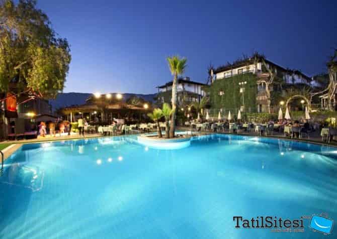 Club Titan Hotel